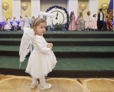 The girl in the costume of an angel