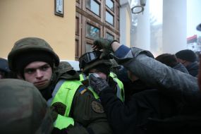 Clashes near the October Palace