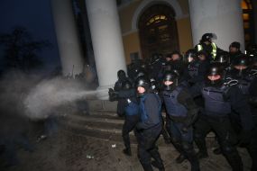 Clashes near the October Palace