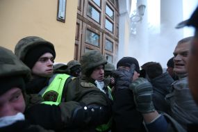 Clashes near the October Palace