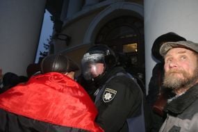 Clashes near the October Palace