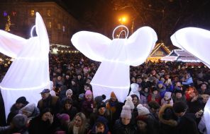 Рождественский уличный мини-спектакль