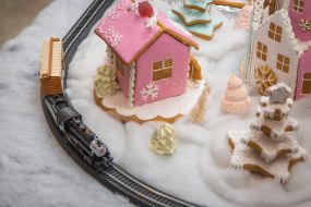 The fifth exhibition of gingerbread houses