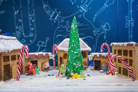 The fifth exhibition of gingerbread houses