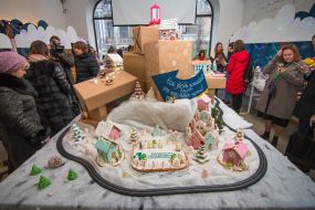 The fifth exhibition of gingerbread houses