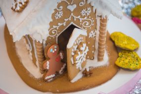 The fifth exhibition of gingerbread houses