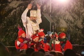 Церемония зажжения огней на главной елке страны