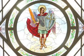 Stained glass depicting Michael's architist