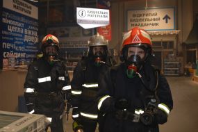 Рятувальники ДСНС в торговому центрі