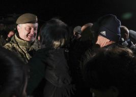 Президент встретил освобожденных из плена украинцев