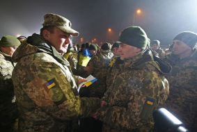Встреча украинских военных, освобожденных из плена