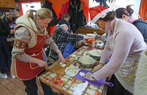 Preparation of salad olivier