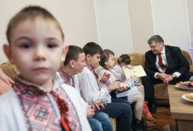 Petr Poroshenko visited the large family of Bilenko