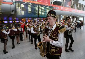 Участники флешмоба "Рождественские мировые хиты"