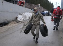 The participant of the picket bears tires