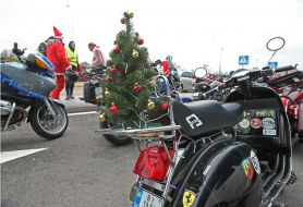 Новогодняя елка на мотоцикле
