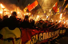 Учасники смолоскипної ходи