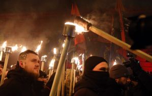 Учасники смолоскипної ходи