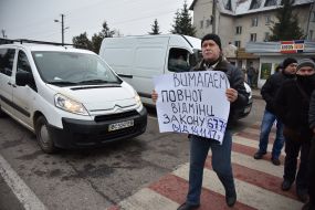 The activists blocked the road to Shegini's checkpoint