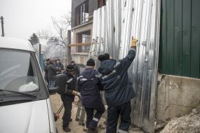 Демонтаж паркану на місці скандального будівництва