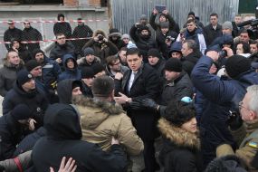 Protest in place of scandalous construction