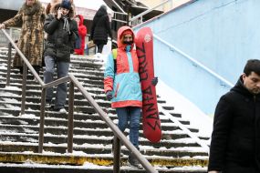 Девушка со сноубордом 