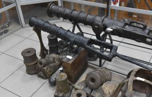 Експонати в Музеї історії зброї