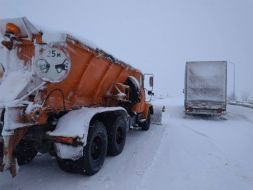 Снігоприбиральна техніка на трасі Одеса-Київ