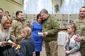Petro Poroshenko handed housing orders to ATO participants and their families
