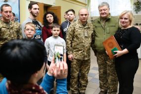 Petro Poroshenko handed housing orders to ATO participants and their families