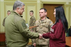 Petro Poroshenko handed housing orders to ATO participants and their families