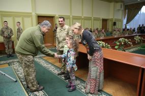 Petro Poroshenko handed housing orders to ATO participants and their families