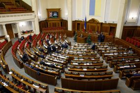 People's deputies in the semi-empty session hall