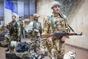 Silicon sculpture by Paul Chaika