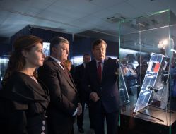 Петро Порошенко з дружиною Мариною на відкритті виставки