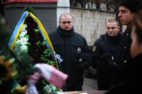 Policemen in parting with Sergei Prigarin