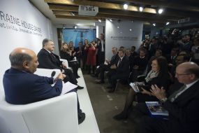 Петр Порошенко и Сума Чакрабарти