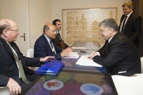 Петр Порошенко и Сума Чакрабарти