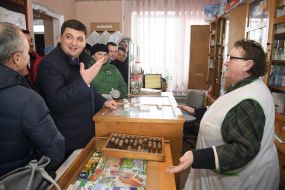 Владимир Гройсман в аптеке