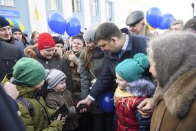 Владимир Гройсман общается с жителями Золотниковской общины