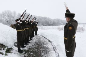 Military salute in honor of Heroes of Krut
