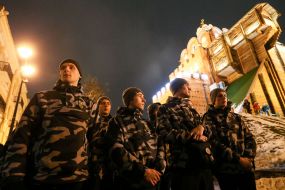 Участники шествия в честь погибших Героев Крут