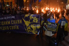 Смолоскипна хода на честь Героїв Крут