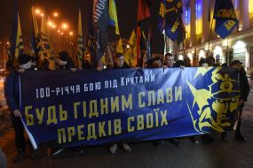 Смолоскипна хода на честь Героїв Крут