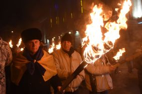 Смолоскипна хода на честь Героїв Крут