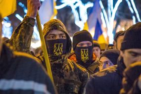 Факельное шествие в честь Героев Крут