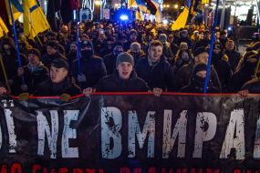 Факельное шествие в честь Героев Крут