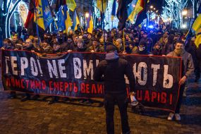 Факельное шествие в честь Героев Крут