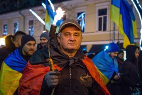 Факельное шествие в честь Героев Крут