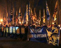 Факельное шествие в честь Героев Крут